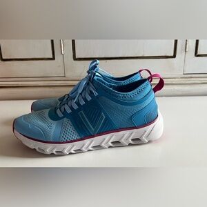 Vionic Captivate Women's Lightweight Comfort Sneakers, size 8